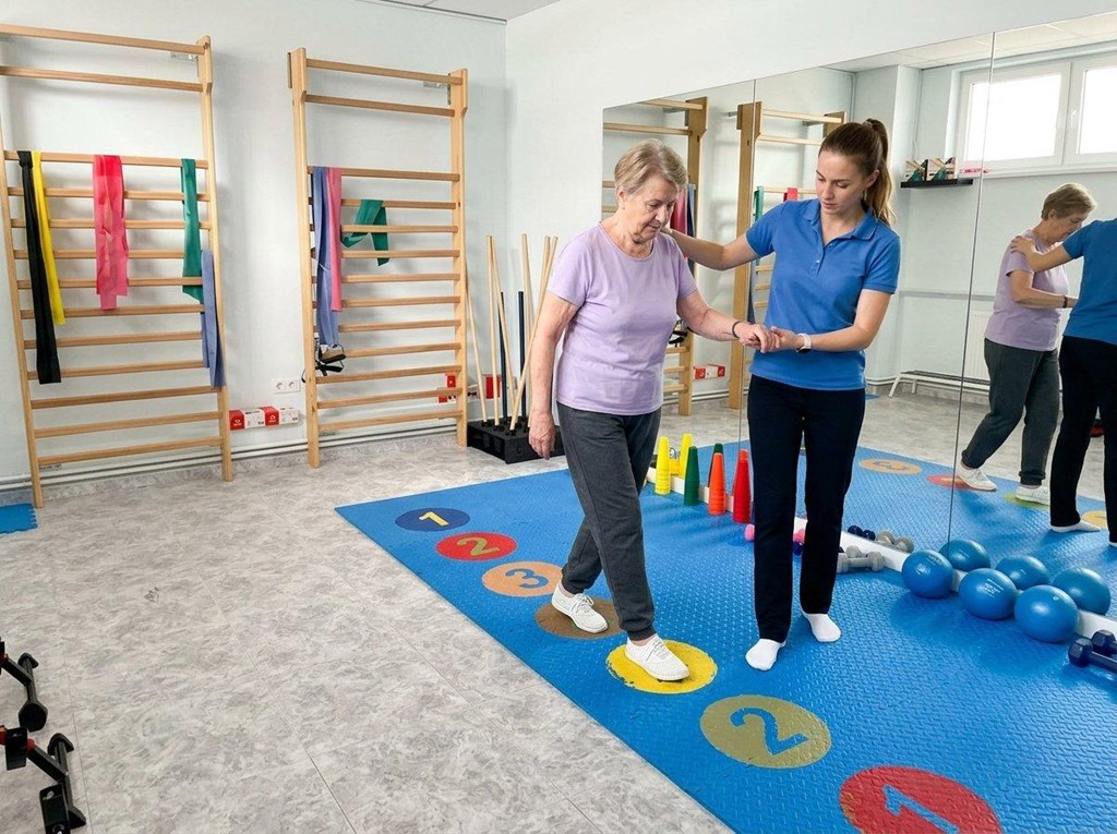 Foto 1 Gane seguridad al caminar con ejercicios de equilibrio y prevención de caídas en A Coruña