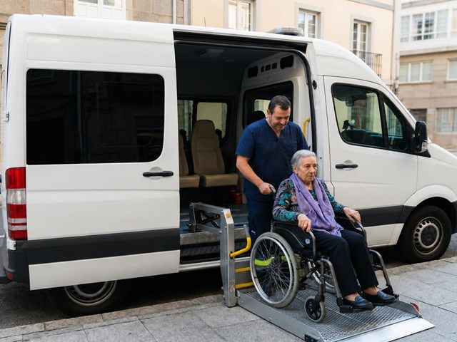 Llegue a todo sin preocupaciones: transporte adaptado para citas médicas y gestiones en A Coruña